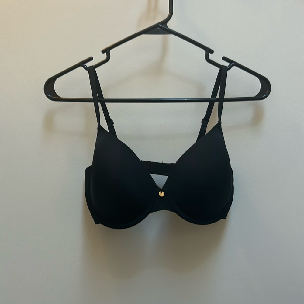 Black bra Natori new with tags 32DD